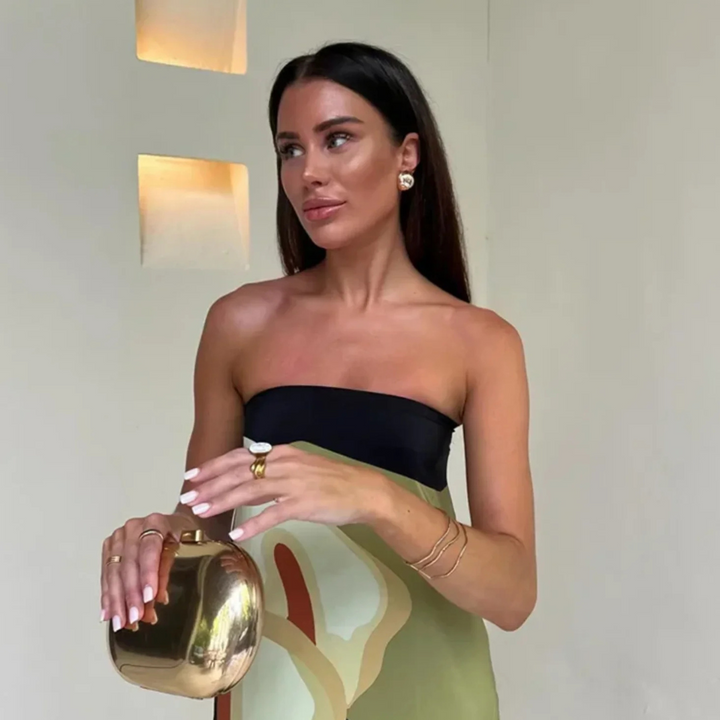 Paula - Vestido elegante con escote