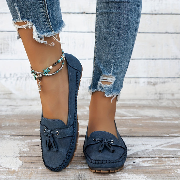Nadine – Mocasín Clásico con Detalle de Pompón