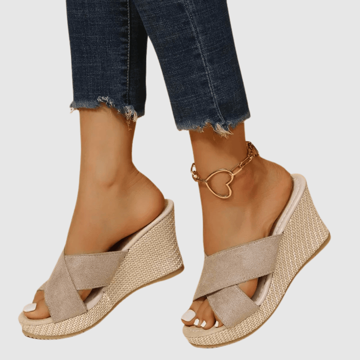 Nives - Elegante sandalia de tacón