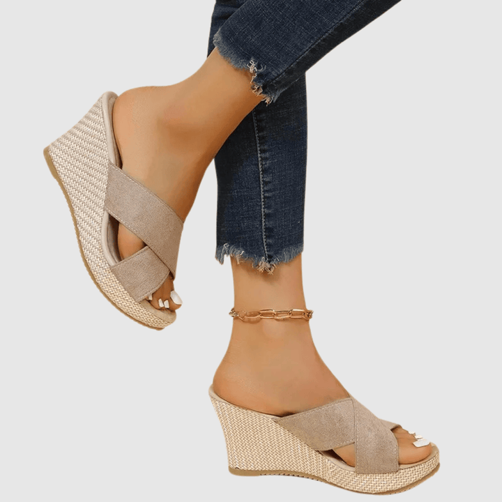 Nives - Elegante sandalia de tacón