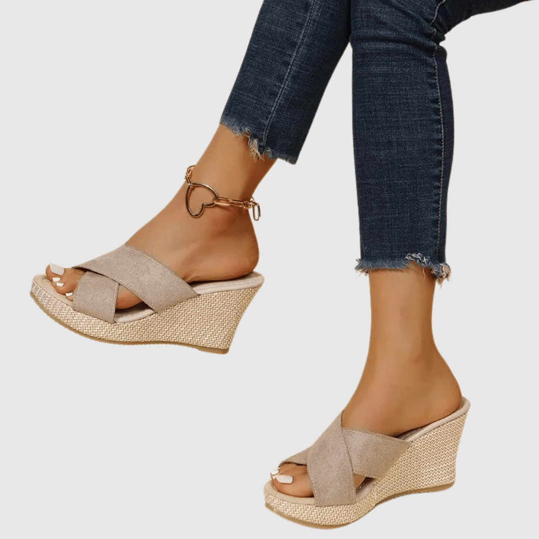 Nives - Elegante sandalia de tacón