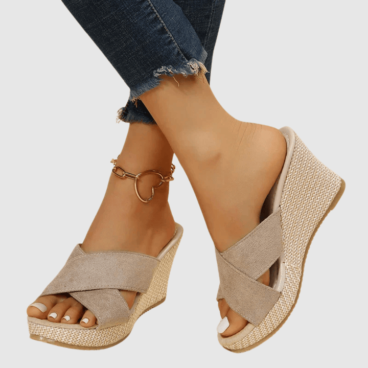 Nives - Elegante sandalia de tacón