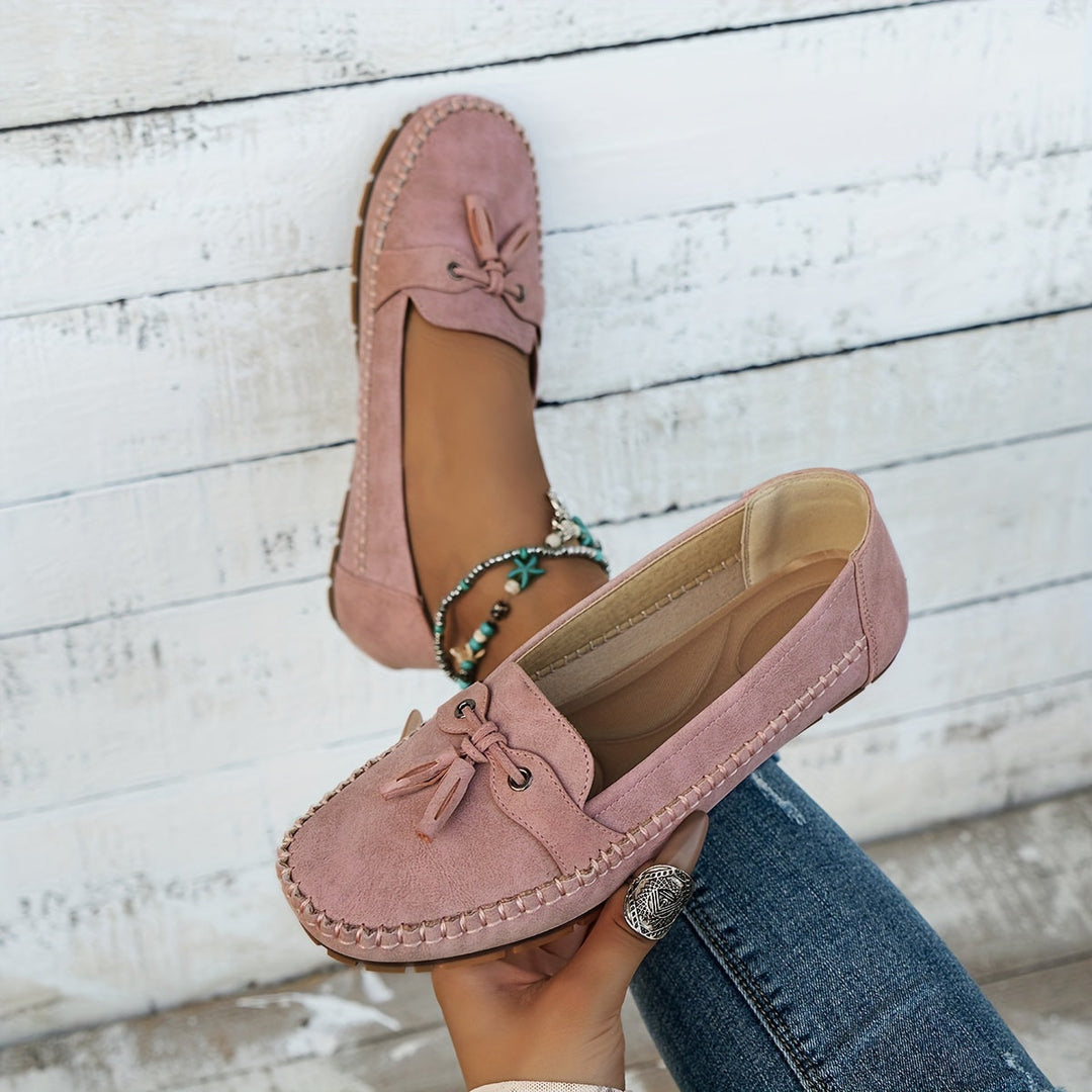 Nadine – Mocasín Clásico con Detalle de Pompón
