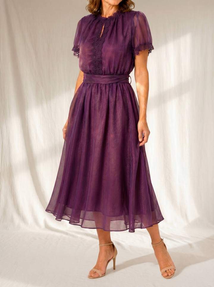 Flavia | Maxi Vestido con Escote Corazón y Bordado en Encaje de Chifón