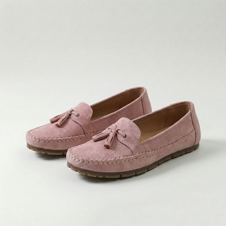 Nadine – Mocasín Clásico con Detalle de Pompón
