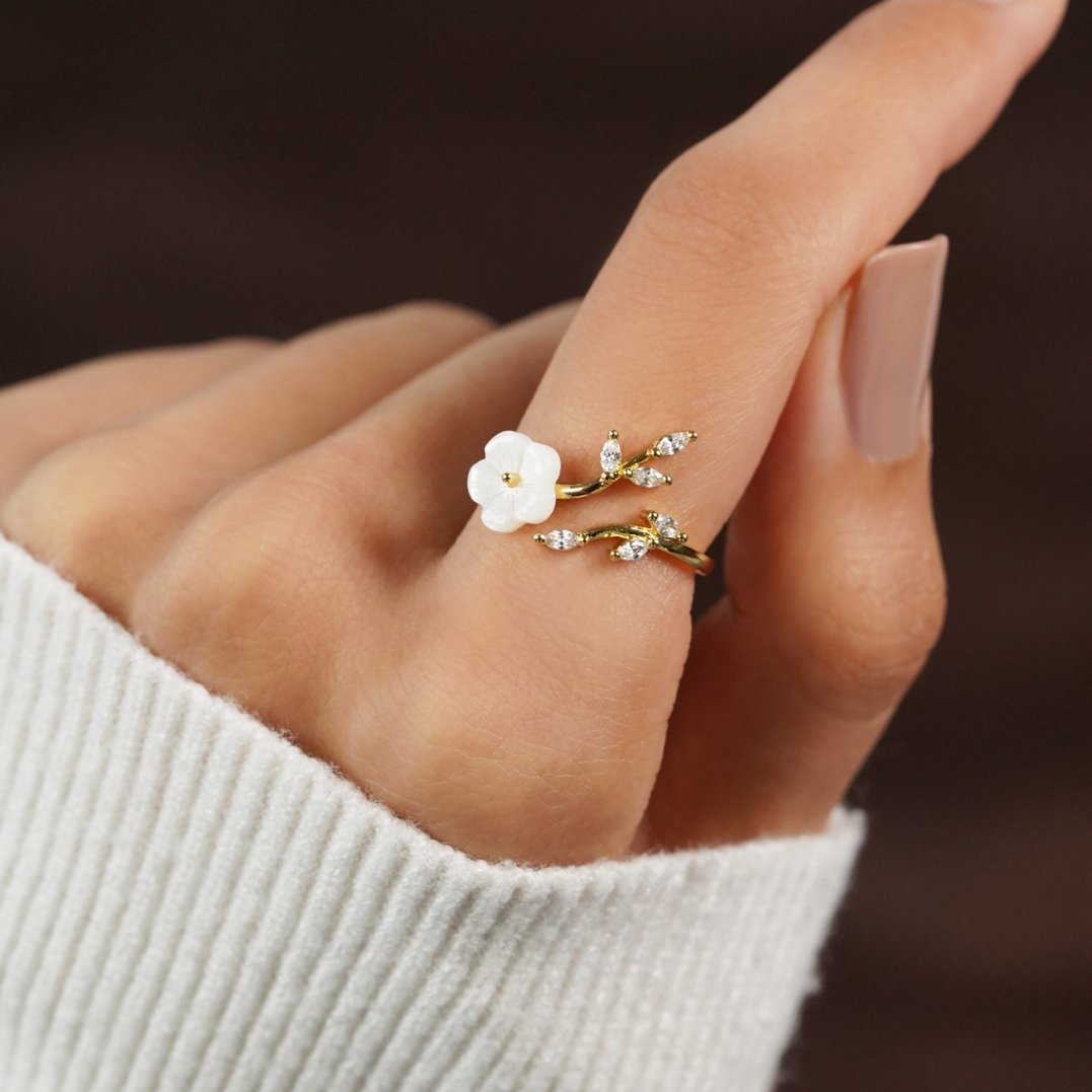Estela - Anillo de Flores Blancas
